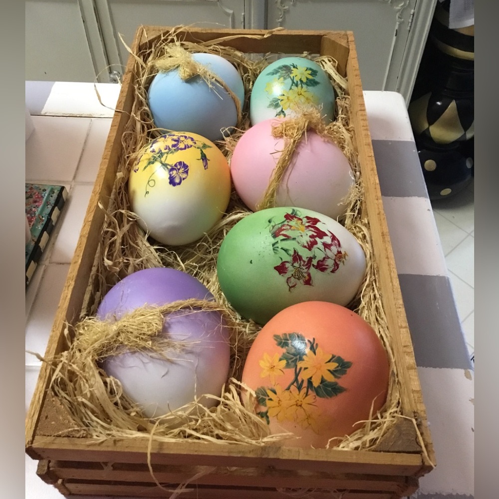 K’s Collection Large Easter Eggs and Crate EUC